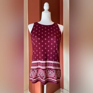 Like new-worn once! No boundaries tank top. Tag is XL but fits is a medium.